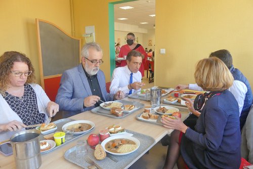 Arnaud Viala, Président du Département de l'Aveyron en visite au collège (...)
